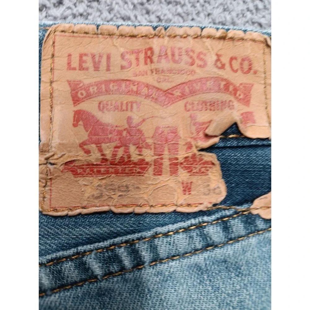 Levi's 559 Relaxed Straight Men's W36 L32‎ Light Wash Distressed Denim Jeans